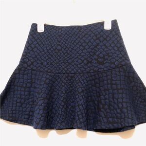 Forever 21 navy blue skirt Elegant Black Textured Skirt size medium Skater High